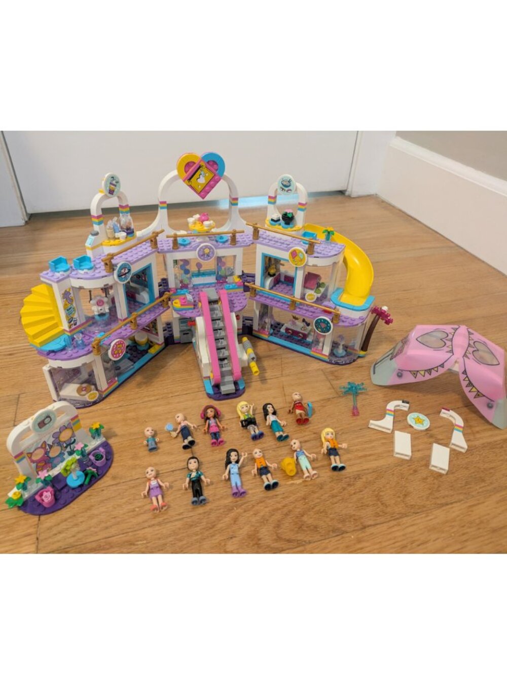 LEGO Friends Heartlake City Shopping Mall Set - Picture 4 of 7
